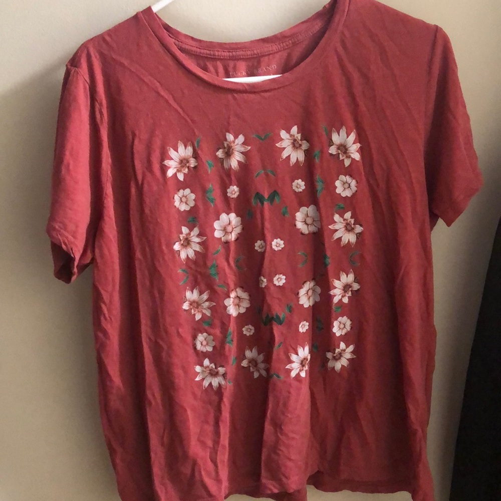 Lucky brand t shirt